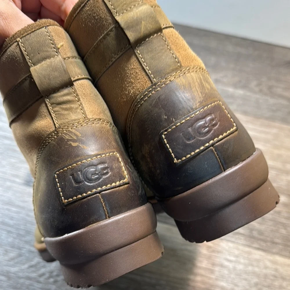 UGG tan leather snow boots woman’s size 10 (b170)
